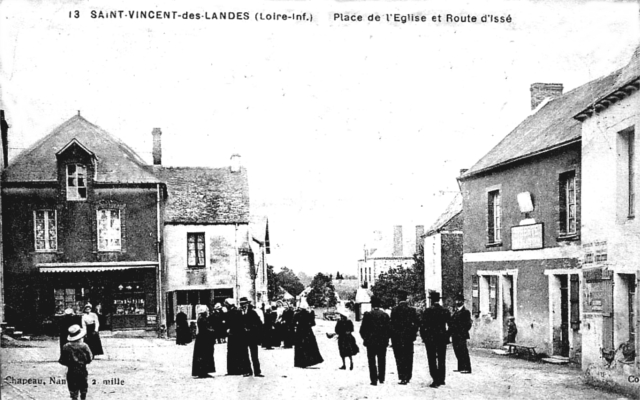 Place de l'Eglise de Saint-Vincent-des-Landes.