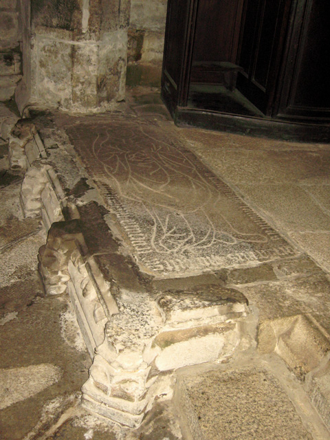 Saint-Brieuc (Bretagne) : cathédrale Saint-Etienne (pierre tombale)