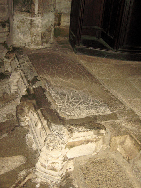 Saint-Brieuc (Bretagne) : cathdrale Saint-Etienne (pierre tombale)