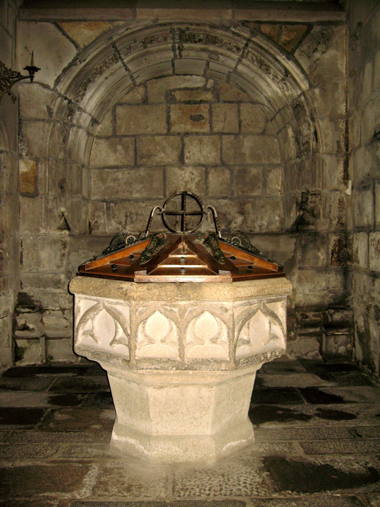 Saint-Brieuc (Bretagne) : cathédrale Saint-Etienne (fonts baptismaux)