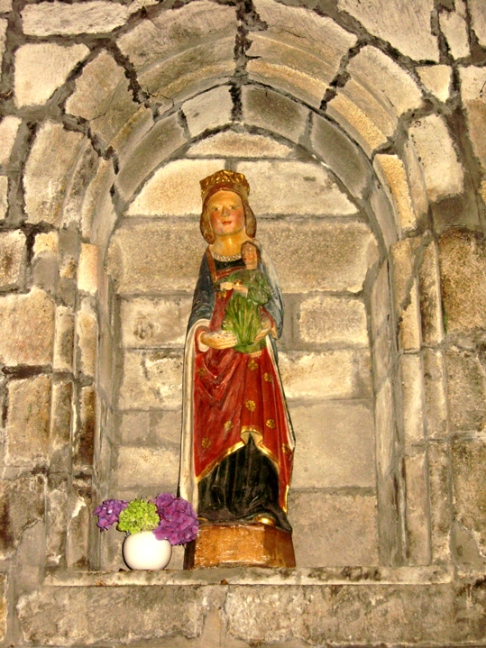 Saint-Brieuc (Bretagne) : cathédrale Saint-Etienne (la Vierge dans le transept Nord)