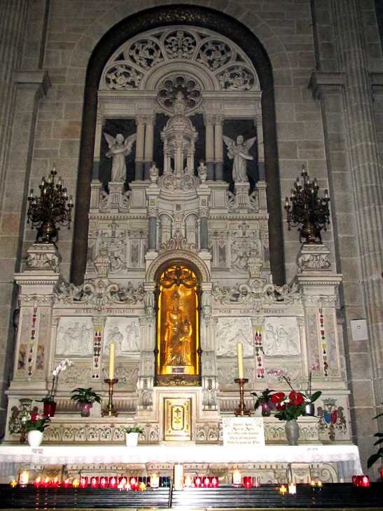 Basilique de Sainte-Anne-d'Auray : l'autel de la Dvotion