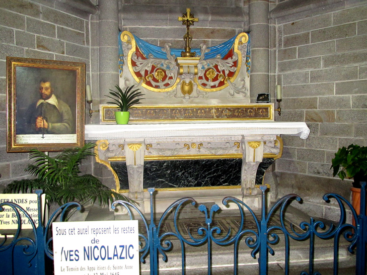 Sainte-Anne-d'Auray : tombeau de Yves Nicolazic