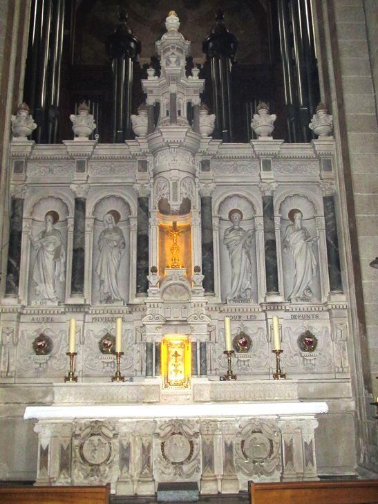 Basilique de Sainte-Anne-d'Auray : autel du Saint-Sacrement
