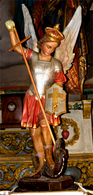 L'archange Saint-Michel de l'église de Saint-Michel-en-Grève (Bretagne).