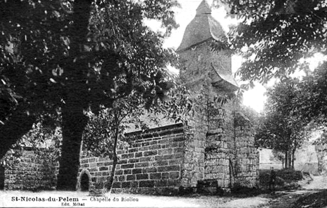 Saint-Nicolas-du-Pelem (Bretagne) : chapelle de Riollou.