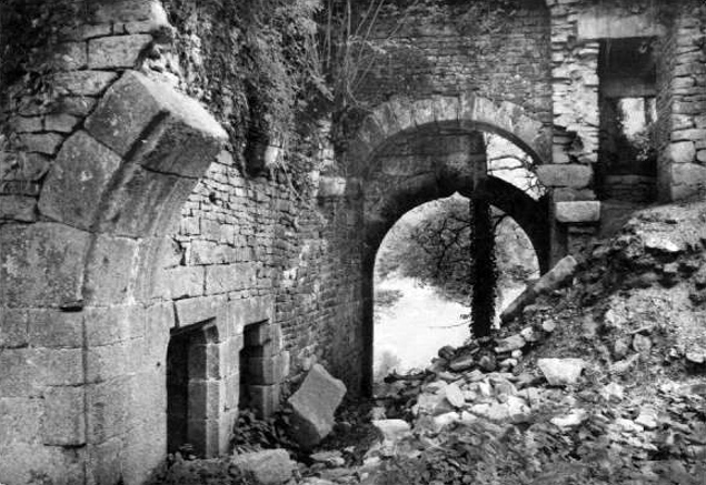 Saint-Nicolas-du-Pelem (Bretagne) : chteau de Beaucours.