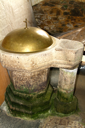 Fonts baptismaux de l'glise de Saint-Quay-Perros (Bretagne)