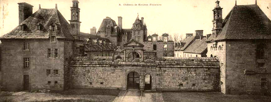 Saint-Vougay (Bretagne) : château de Kerjean.