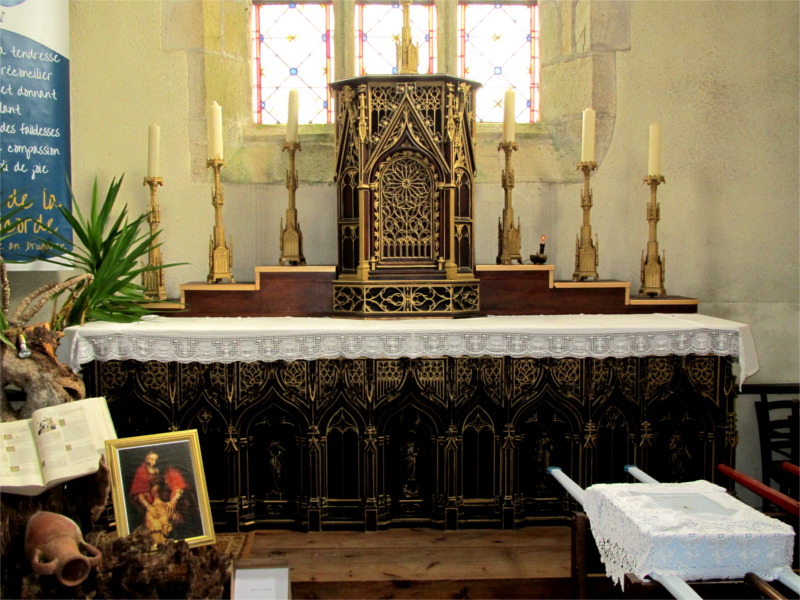 L'glise de Santec (Bretagne) : matre-autel.