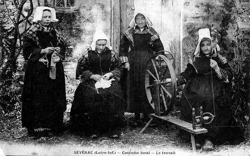 Costumes de Svrac (anciennement en Bretagne).