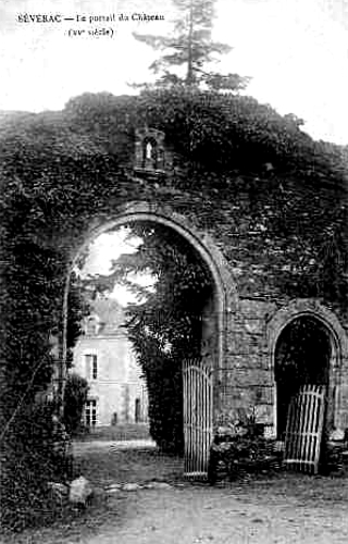 Portail du chteau de la Cour  Svrac (anciennement en Bretagne).