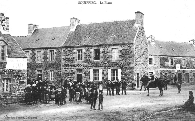 Bourg de Squiffiec (Bretagne).