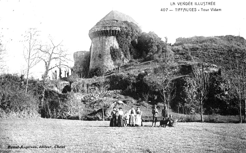 Le chteau de Tiffauges (Vende).