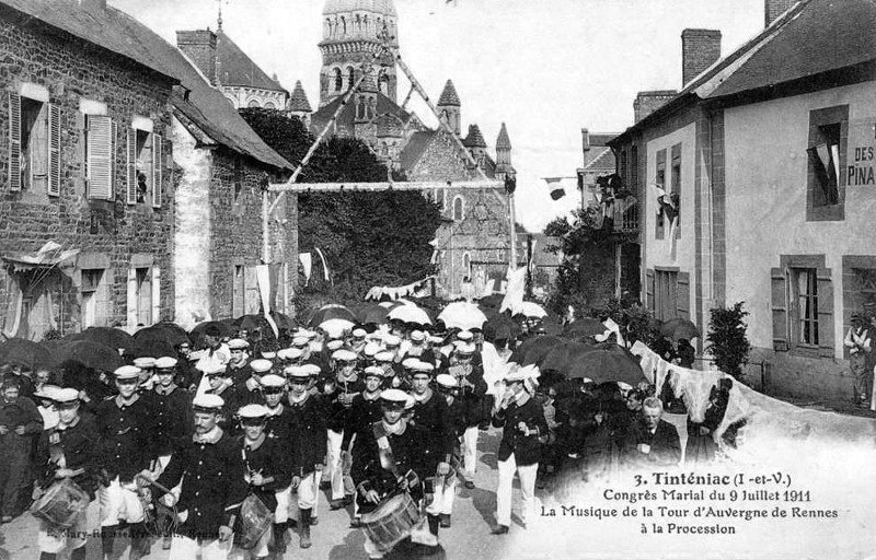 Ville de Tintniac (Bretagne).