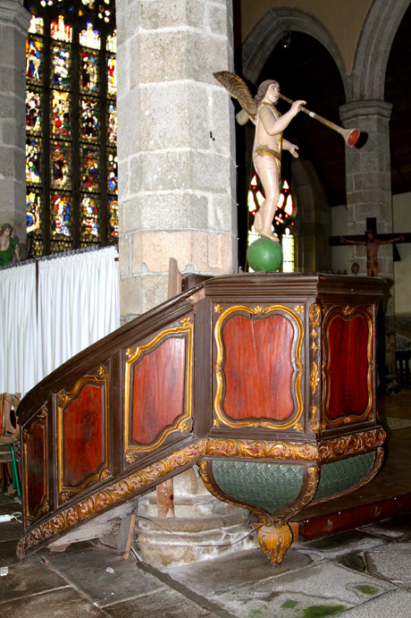 Eglise Saint-Pierre de Tonqudec (Bretagne): chaire