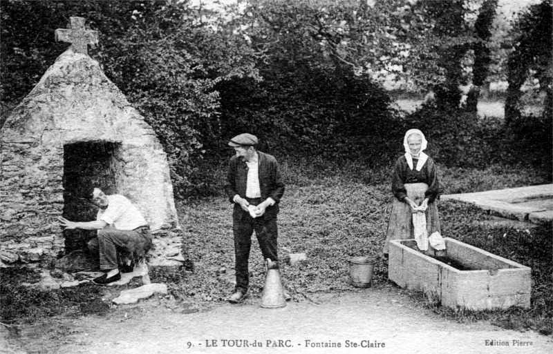 Fontaine Saint-Clair de Le Tour-du-Parc (Bretagne).