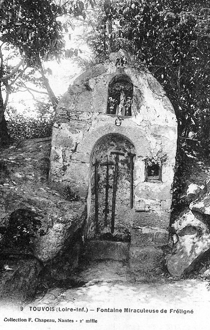 Fontaine de Frlign  Touvois (Bretagne).