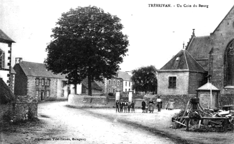 Bourg de Trébrivan (Bretagne).