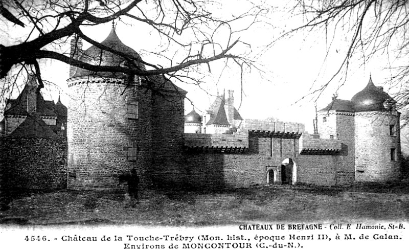 Ville de Trébry (Bretagne) : le château de la Touche-Trébry.