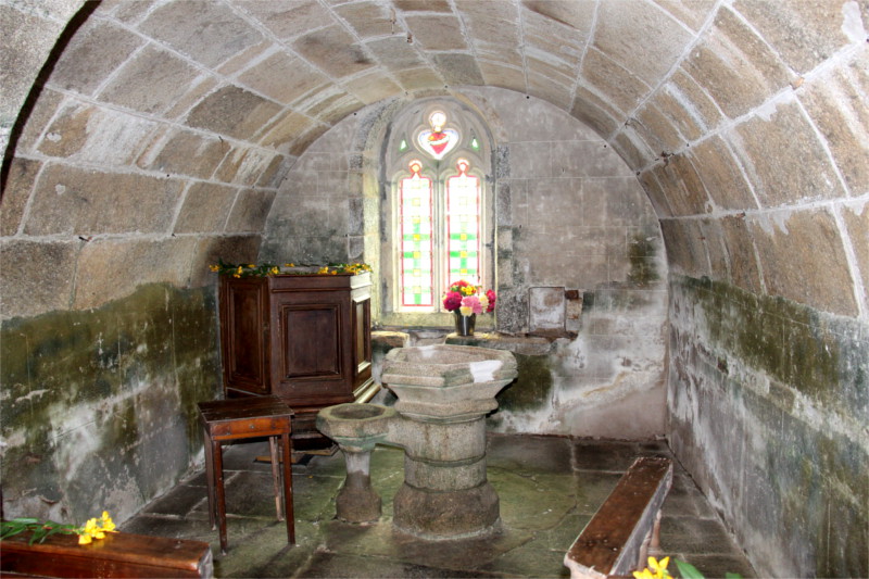 Eglise de Trduder : la chapelle des fonts.