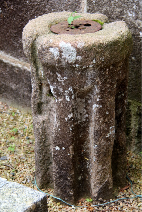 Trduder (Bretagne) : bnitier de l'glise Saint-Thodore.