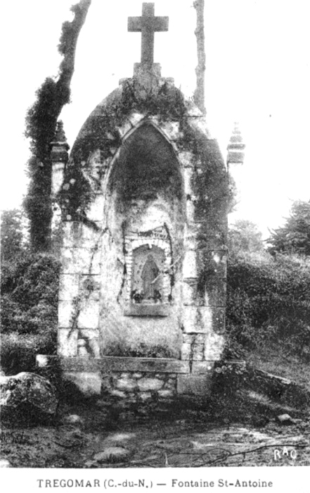 Fontaine de Trgomar (Bretagne).