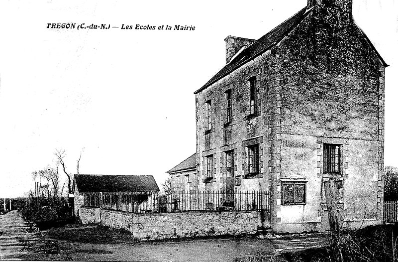 Ecoles et Mairie de Trégon (Bretagne).