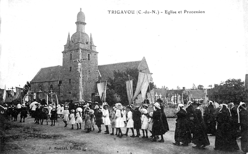 Pleslin-Trigavou (Bretagne) : procession à Trigavou.