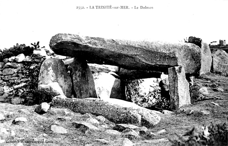 Dolmen de la Trinité-sur-Mer (Bretagne).