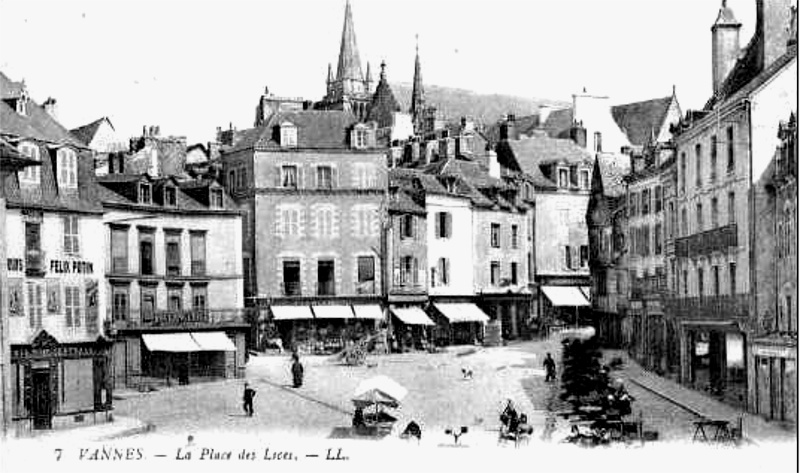 Place des Lices  Vannes (Bretagne).