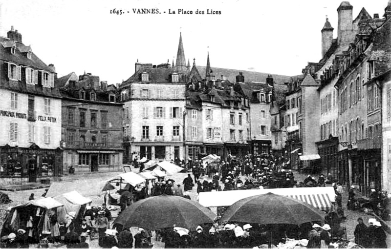 Place des Lices  Vannes (Bretagne).
