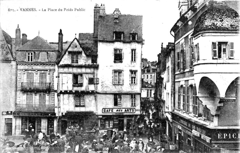 Place du Poids-Public  Vannes (Bretagne).