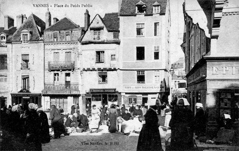 Place du Poids-Public  Vannes (Bretagne).