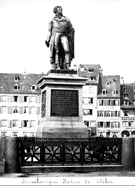 Strasbourg : statue de Jean-Baptiste Kléber.