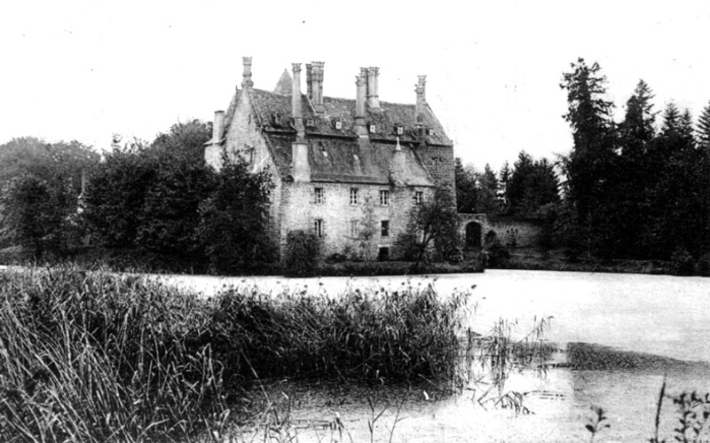 La Vicomt-sur-Rance (Bretagne) : le chteau de la Bellire.