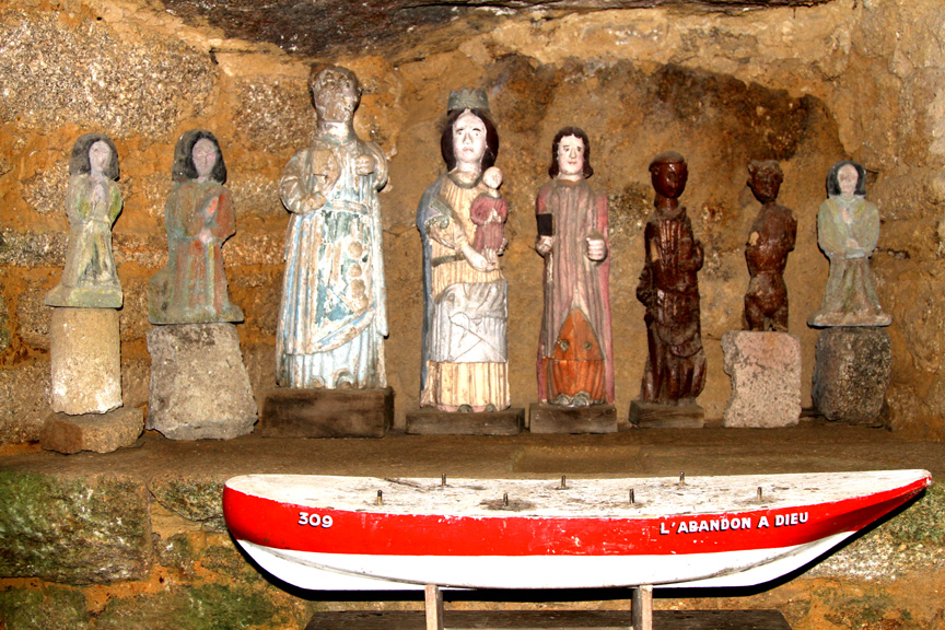 Vieux-Marché : la chapelle des Sept Saints (crypte)