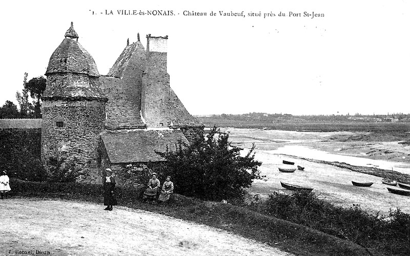 Le château de Vaubeuf à  La Ville-ès-Nonais (Bretagne).