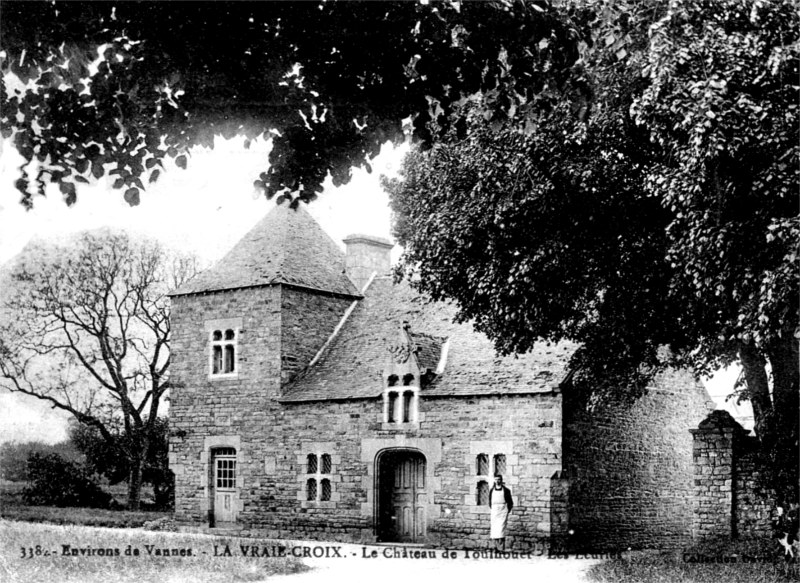 Chteau de Toulhot  La Vraie-Croix (Bretagne).