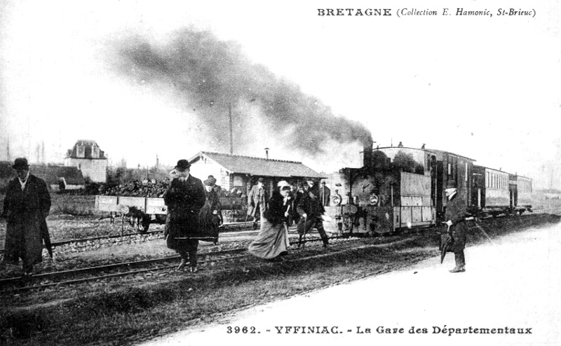 Gare d'Yffiniac (Bretagne).