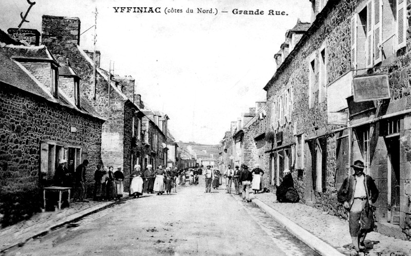 Ville d'Yffiniac (Bretagne).